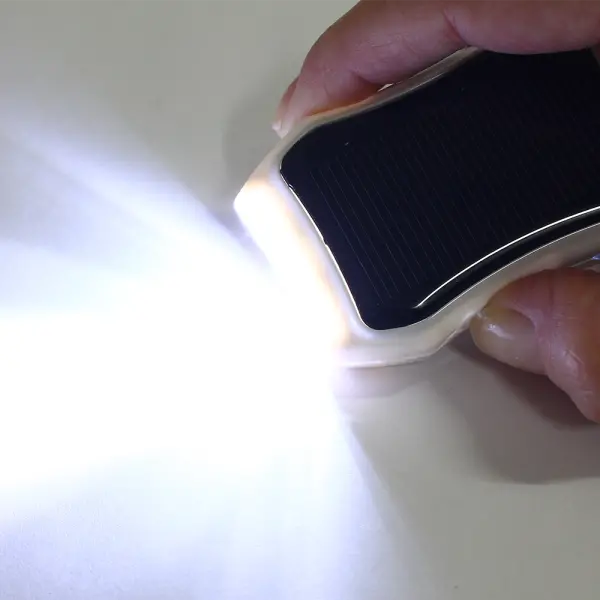 Solarna Back Up baterija privezak bela