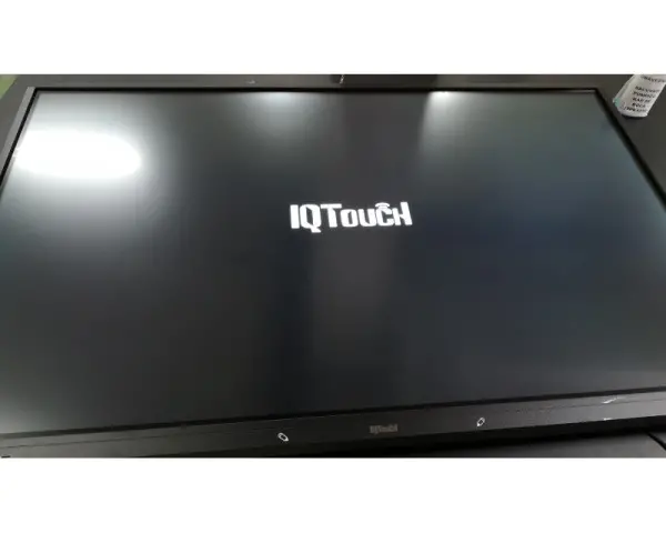 IQBOARD 65” IQTouch TB1000 4K UHD LED Interaktivni Display outlet