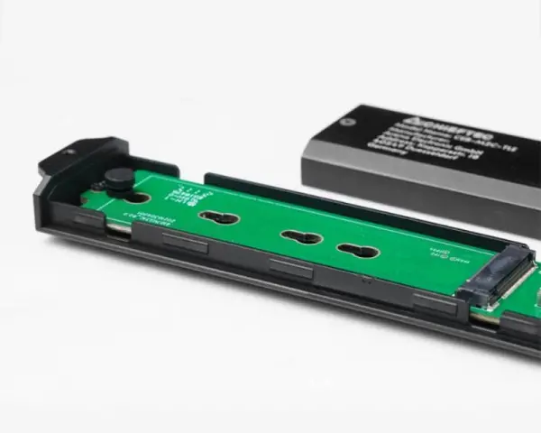 CHIEFTEC CEB-M2C-TLE SSD rack