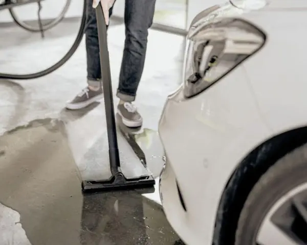KARCHER WD 4 (V-20-5-22) Usisivač za suvo i mokro usisavanje sa izduvavanjem 