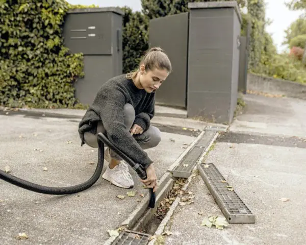 KARCHER WD 4 (V-20-5-22) Usisivač za suvo i mokro usisavanje sa izduvavanjem 