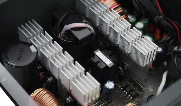 DeepCool PF600 Napajanje 80PLUS 600W 1x 20+4pin, 2x 4pin, 2x PCI-E(6+2)x2, 1x EPS 8pin(4+4), 120mm