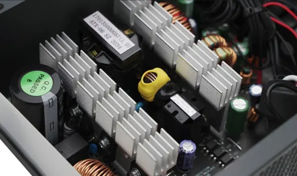DeepCool PF750 Napajanje 80PLUS 750W 1x 20+4pin, 2x 4pin, 2x PCI-E(6+2)x2, 1x EPS 8pin(4+4), 120mm