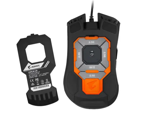 GIGABYTE AORUS M5 Optical Gaming crni miš 