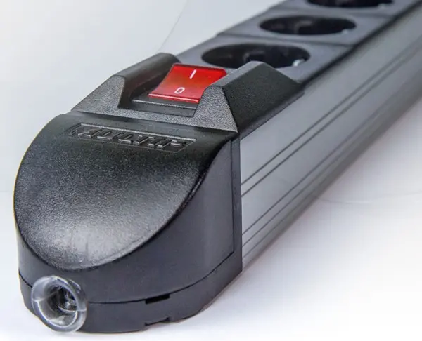 Produžni kabl Multip 1001073 sa 7 utičnicaprekidač1,4m