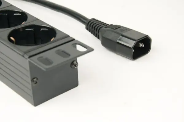 EG-PDU-014-C14 Gembird C14 Produzni kabl sa zastitom 8 uticnica 10A, PDU 1U, aluminium, 3m
