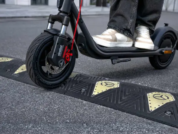 Elektricni trotinet SEGWAY NINEBOT F2 PRO E II' ( 'AA.05.12.03.0007' ) 