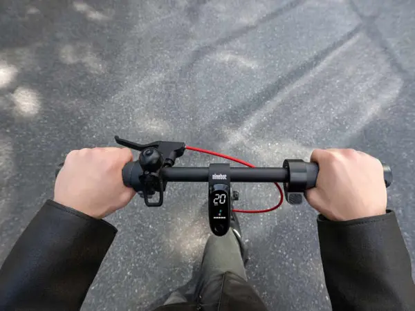 Elektricni trotinet SEGWAY NINEBOT F2 PRO E II' ( 'AA.05.12.03.0007' ) 