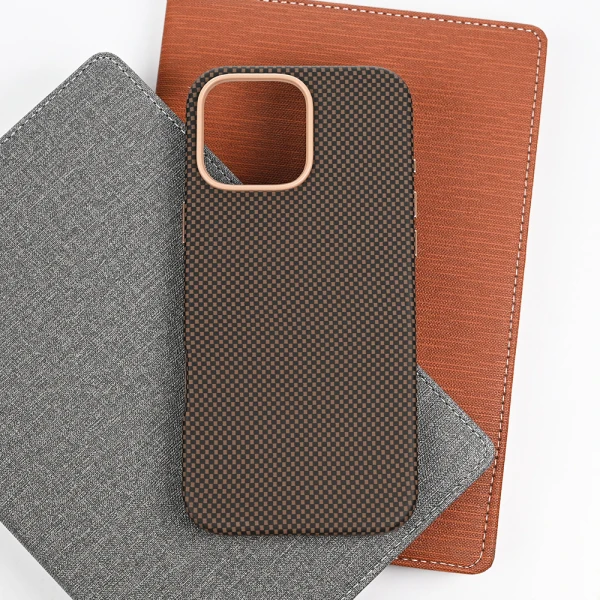 Torbica Magsafe Urban Cube za iPhone 16 Pro Max 6.9 braon