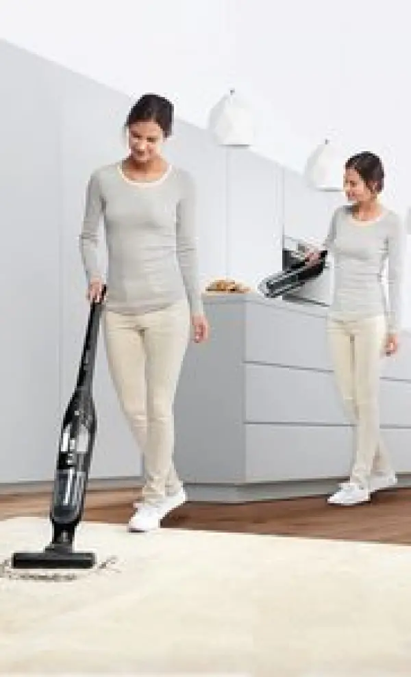 Usisivač BOSCH BBH32101sa posudomštapnicrna ( BBH32101 )