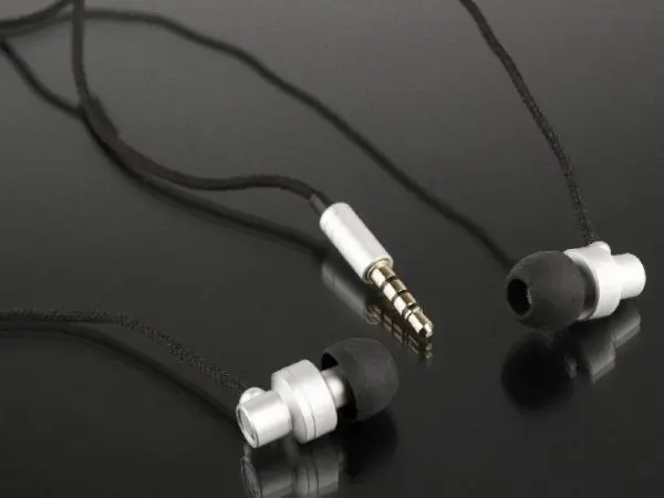 MHS-EP-CDG-S  Gembird Metal MP3 slusalice sa mikrofonom + volume kontrol \''Paris\'' Silver (1x3,5mm) FO