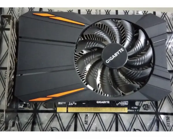 GIGABYTE AMD Radeon RX 560 GAMING 4GB 128bit GV-RX560OC-4GD bulk