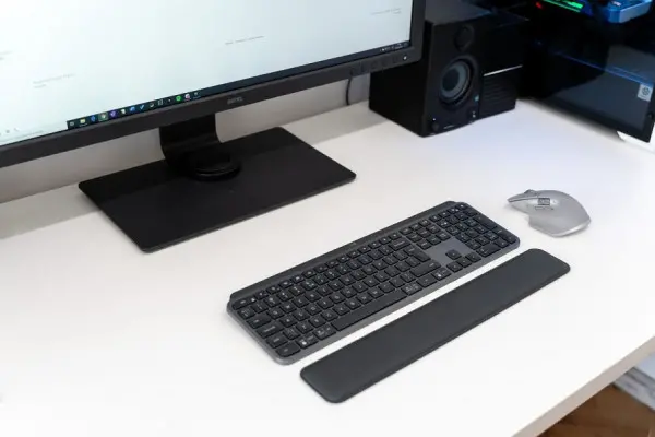 LOGITECH MX Keys Plus Wireless Illuminated tastatura sa palm restom Graphite US