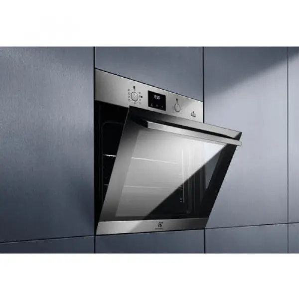 Ugradna rerna Electrolux EOD3H50TX  parna rernazapremina 72lpotapajići dugmići + display