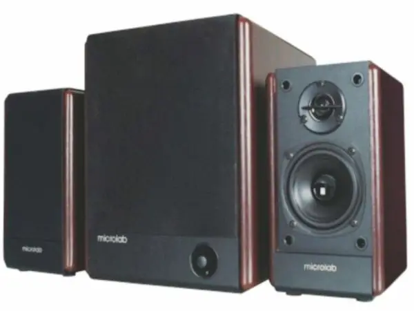Microlab FC330 Aktivni drveni zvucnici 2.1 56W RMS(24W,2x16W), 3.5mm